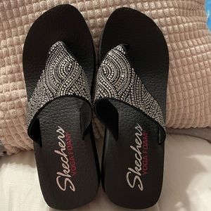 SKECHERS WOMEN'S VINYASA FLIP-FLOP Size 8